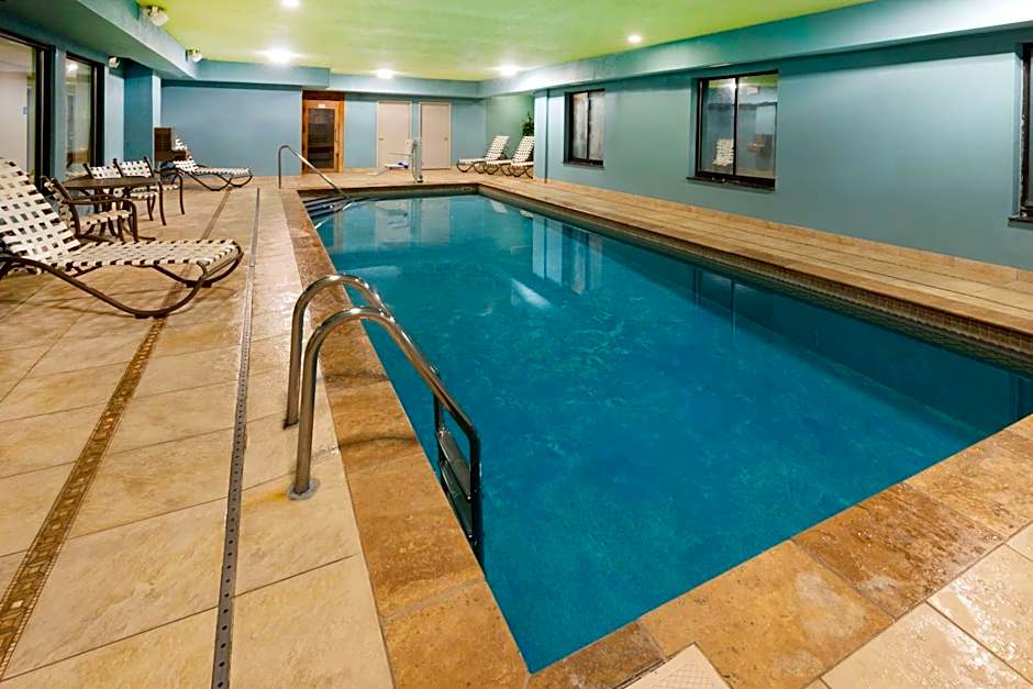 Holiday Inn Express Hotel & Suites North East - Erie I-90 Exit 41 By IHG