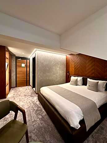 King Room with Mountain View