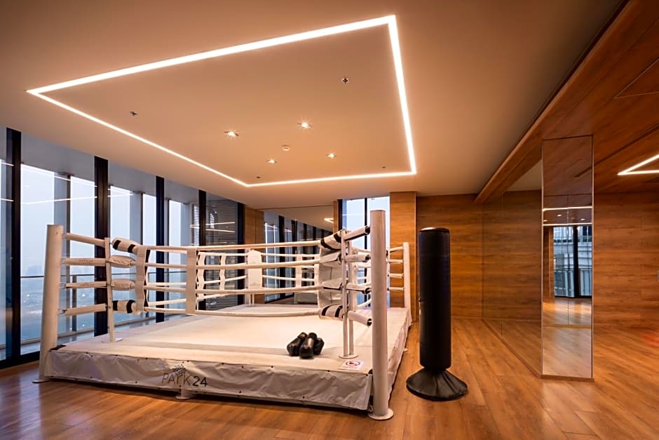 Hampton Residence Next To Emporium