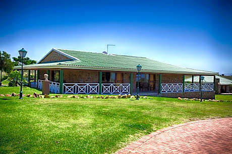 Mentors Country Estate