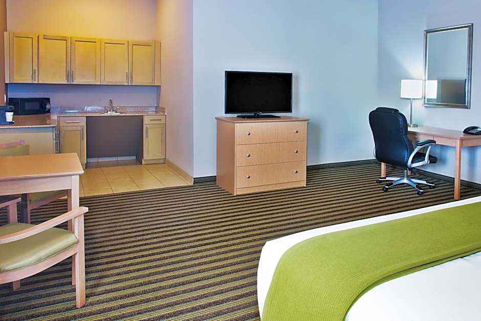 Holiday Inn Express Hotel & Suites Alvarado By IHG
