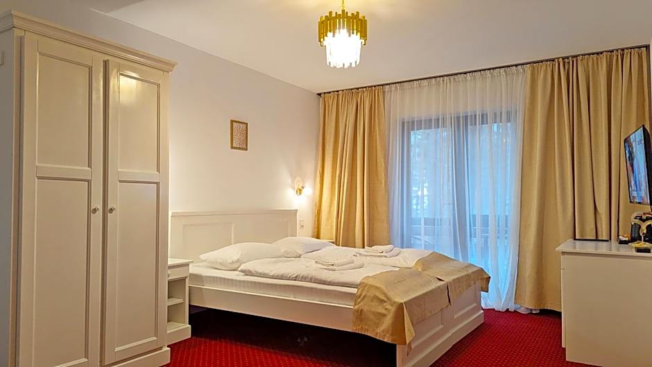 Complex Parc Pini Moinesti