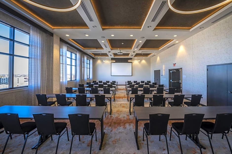 Hotel Indigo Tulsa DWTN/Entertainment Area