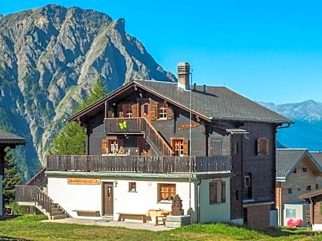 Gruppenhaus im Walliser Alpstyle