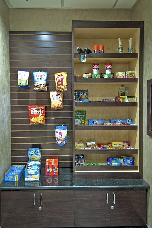 Holiday Inn Express & Suites Jackson/Pearl International Airport By IHG