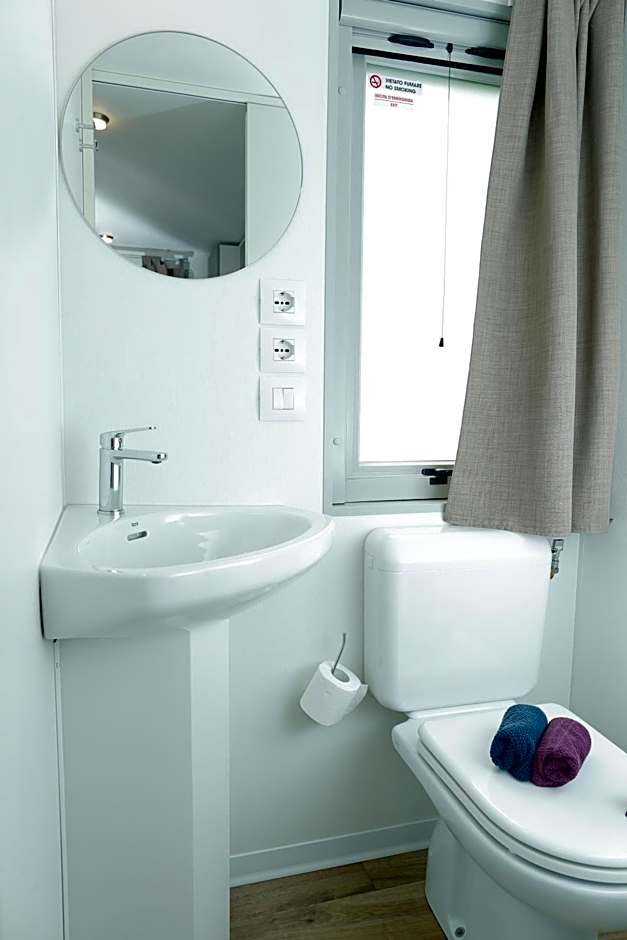 hu Montescudaio village