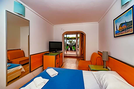 Double Room with Shared Terrace and Sea View