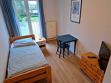 Twin Room with Shared Bathroom and Shared Kitchen