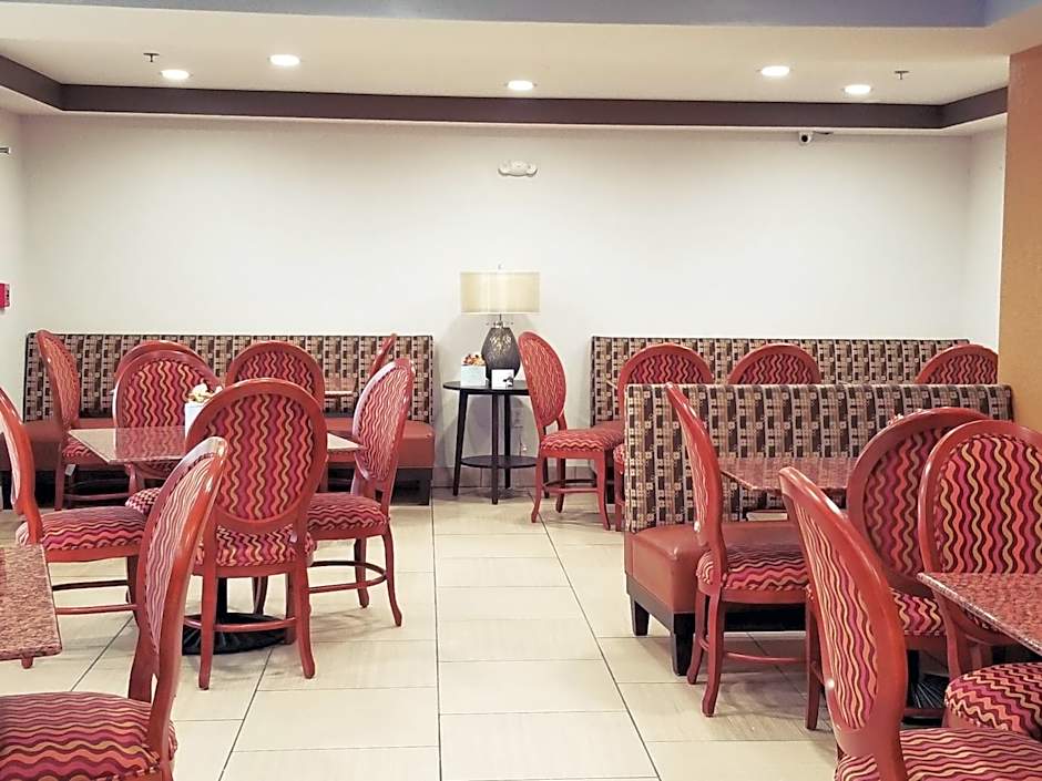 Travelodge by Wyndham Fort Wayne North – Fort Wayne, IN