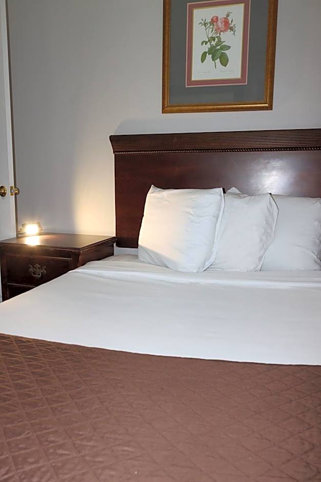 The Burgundy Inn Hotel and Apartments
