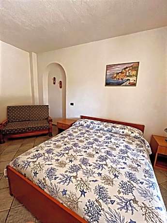 Apartment with Garden View