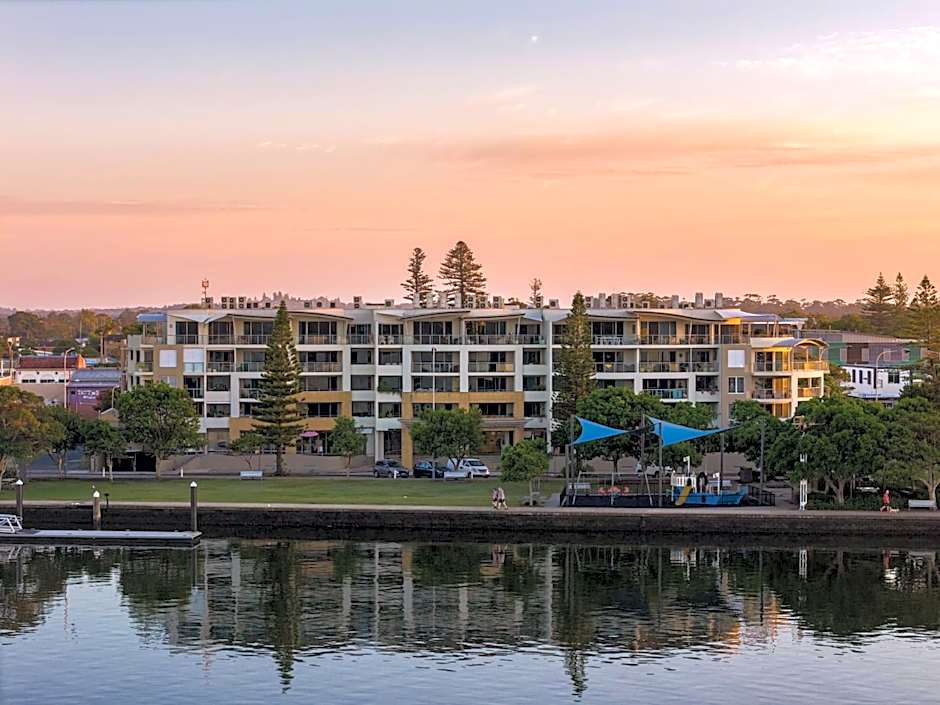 Riverside Holiday Apartments