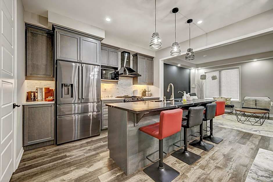 Modern Family Friendly 4BR Home Away From Home