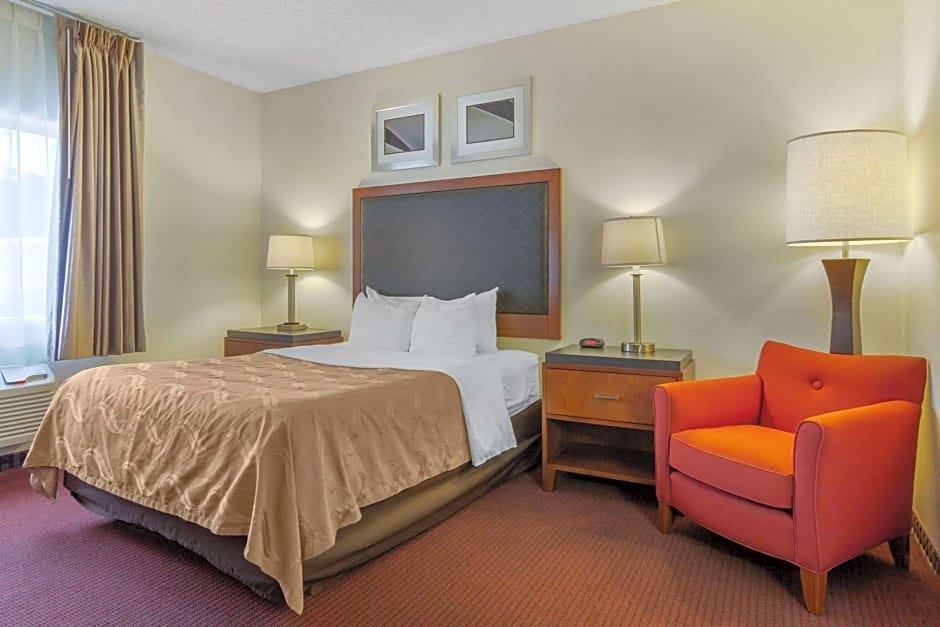 Quality Inn & Suites Lakewood - Denver Southwest