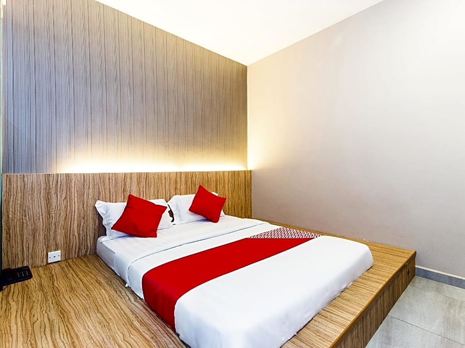 Super OYO 340 Comfort Hotel