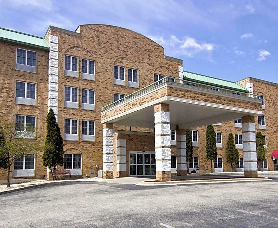Comfort Inn & Suites Grafton-Cedarburg