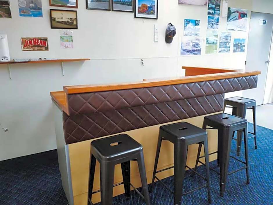 Junction Motel Sanson-Truck Motel