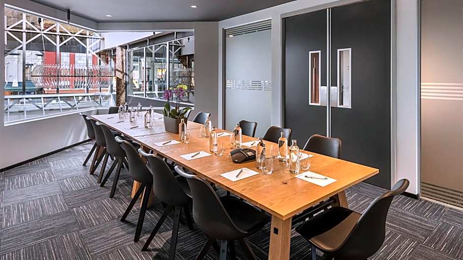 Oaks Wellington Hotel