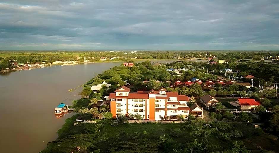 Chaophayathara Riverside Hotel