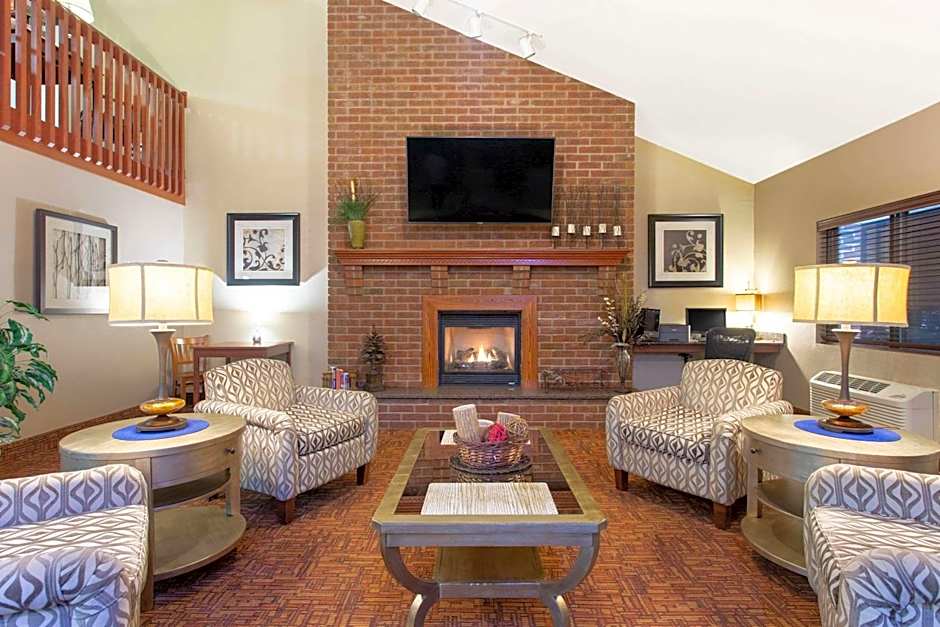 AmericInn by Wyndham New London