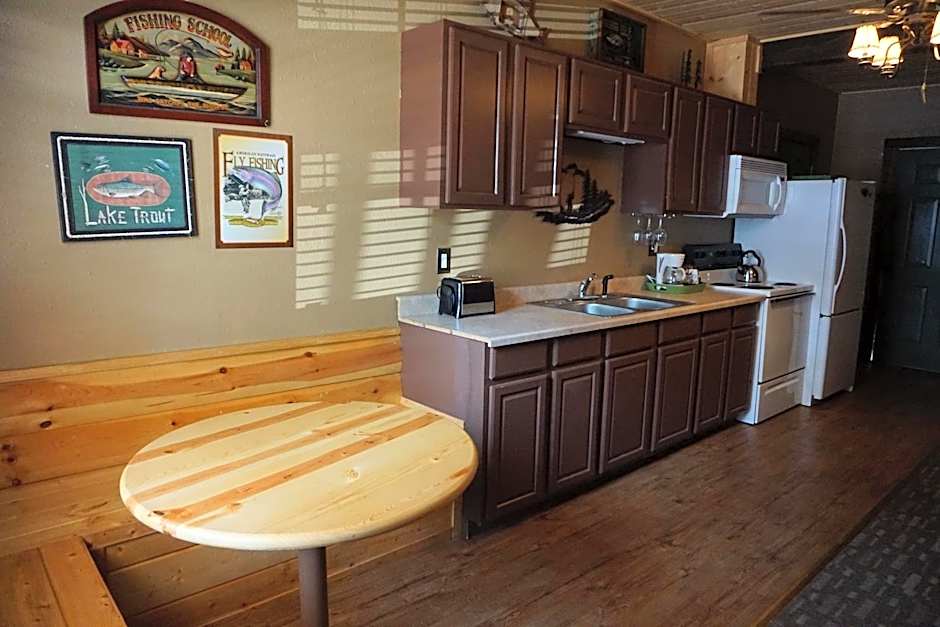 Shaver Lake Village Hotel