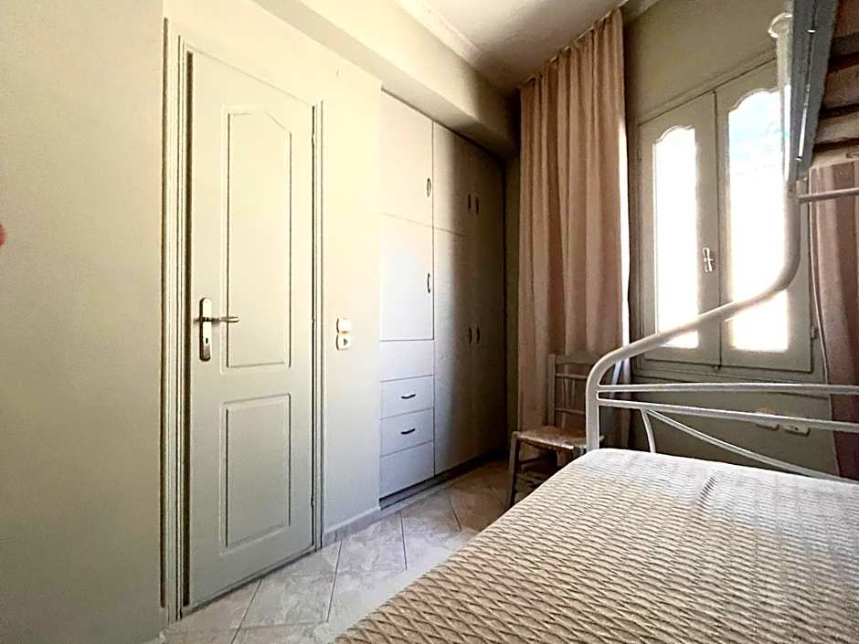 Pantheon Apartments & Studios