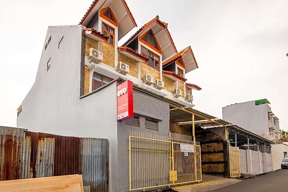 OYO 2265 Bunga Bakung Near RS Hermina Pasteur