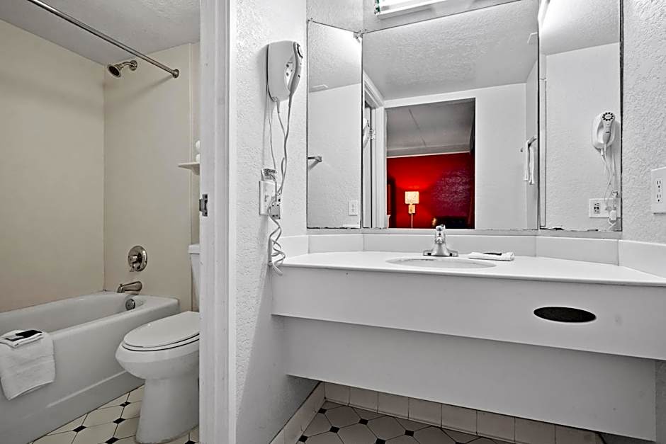La Quinta Inn by Wyndham Costa Mesa / Newport Beach