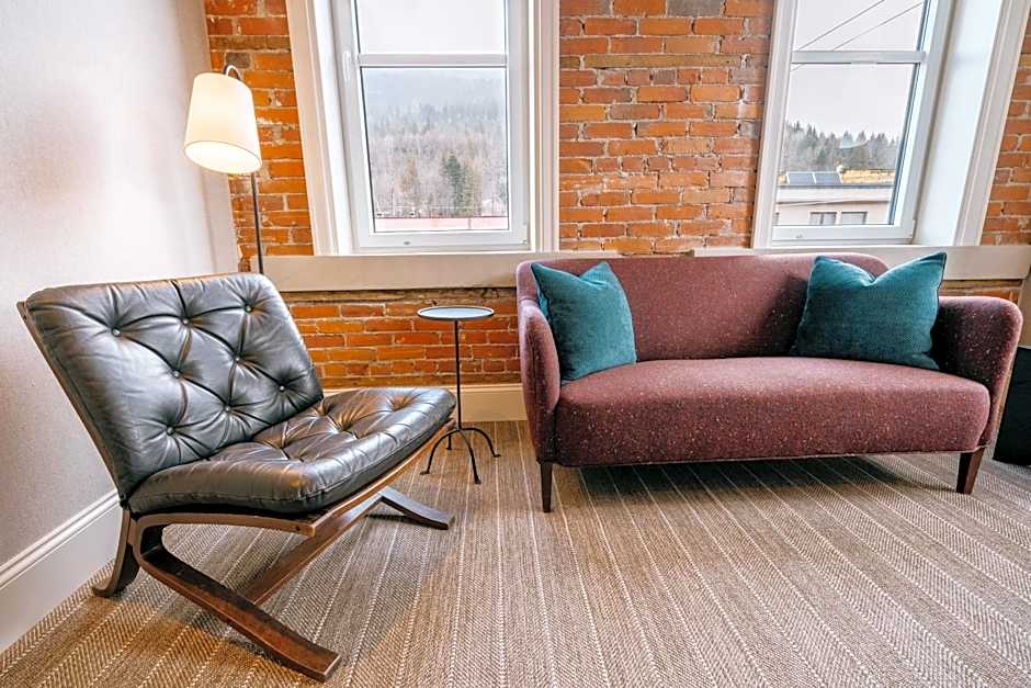 Eleven Revelstoke Lodge