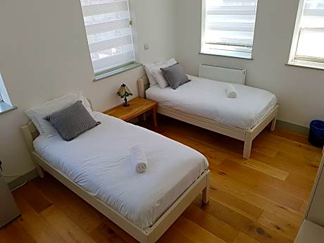 Twin Room with Shower