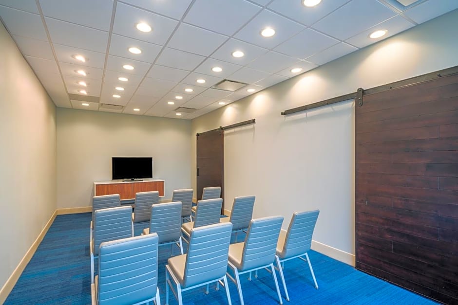 Holiday Inn Express & Suites St Peters By IHG