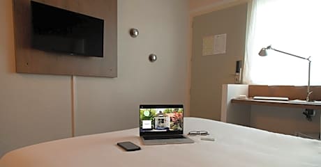 Standard Room - 1 Double Bed