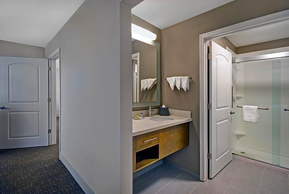 Staybridge Suites Sterling Heights - Detroit by IHG