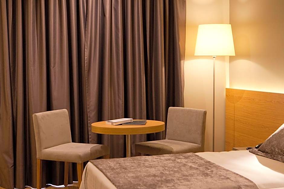 M.A. Hotel Sevilla Congresos
