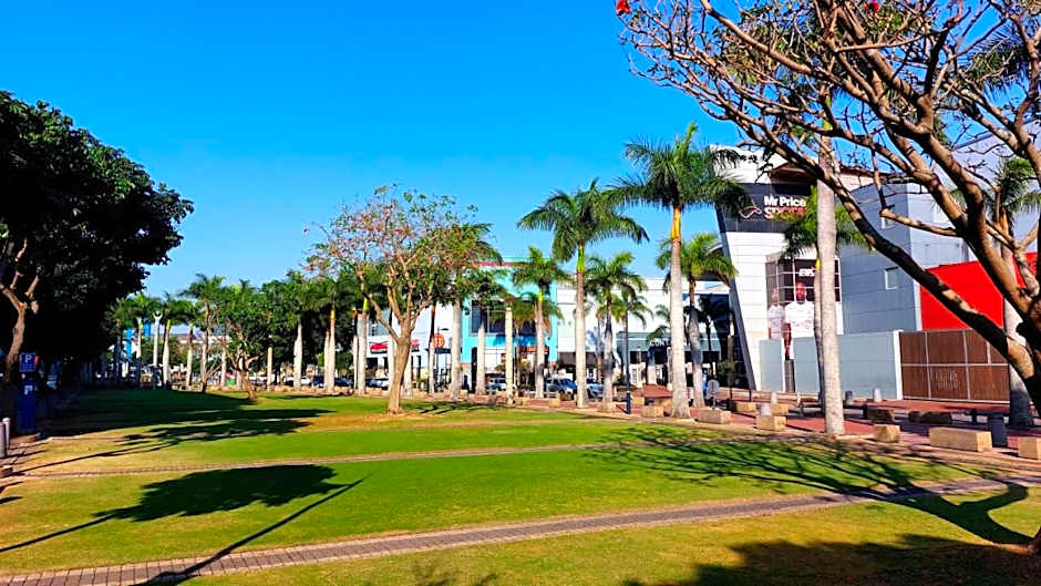 Luxury Bellagio 302 with Sea Views and Inverter