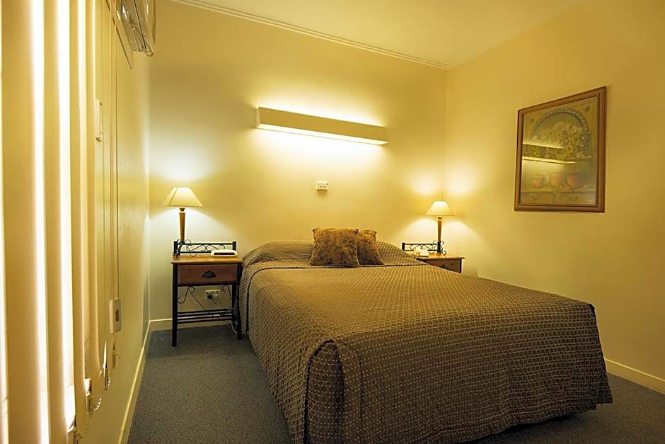 Loxton Community Hotel Motel