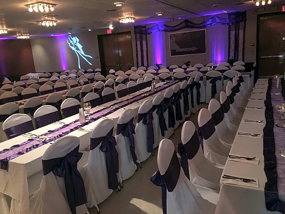 Ramada by Wyndham Albert Lea