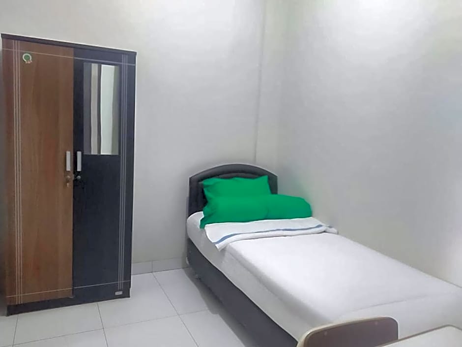 Colombus Residence Karawang Mitra RedDoorz