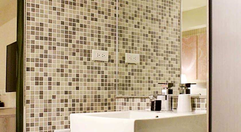 Aeris International Hotel