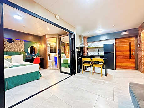 Deluxe Suite with Spa Bath
