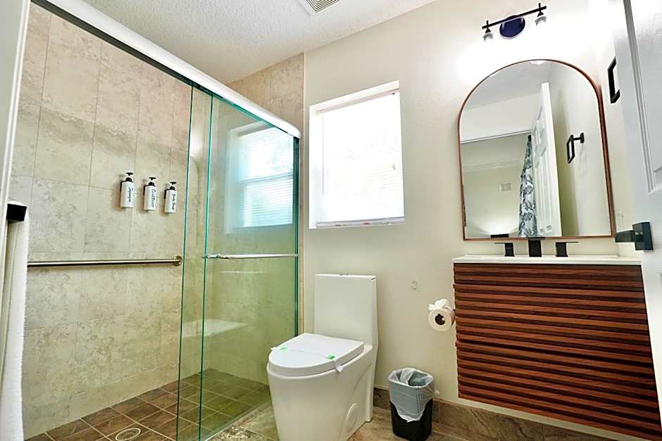 SōLE Suite #1-2 min to BEACH-Patio & Courtyard