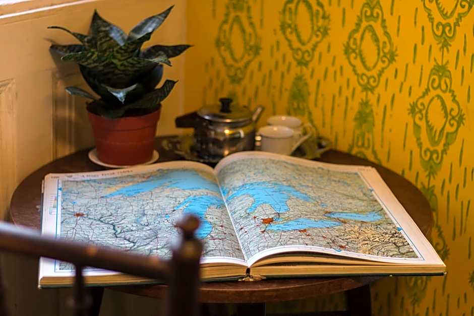 Baroque Hostel & Coworking
