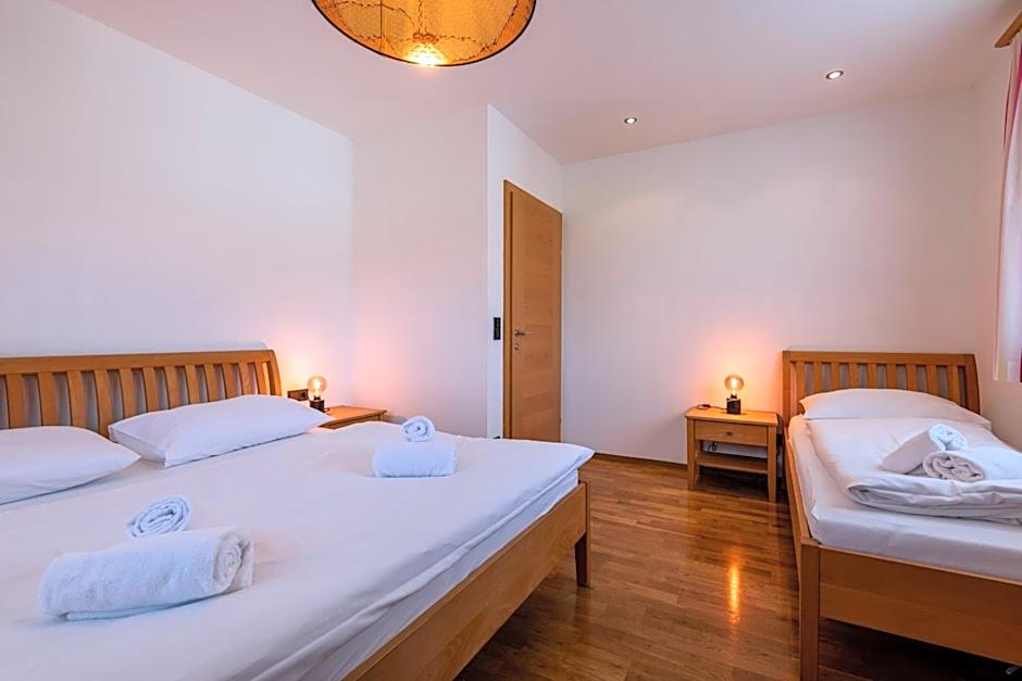 Elinas Mountain Views