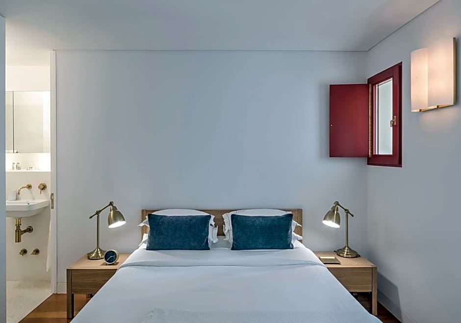 Oporto Street das Aldas - River View