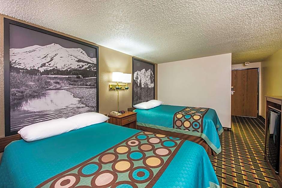 Super 8 by Wyndham Pueblo