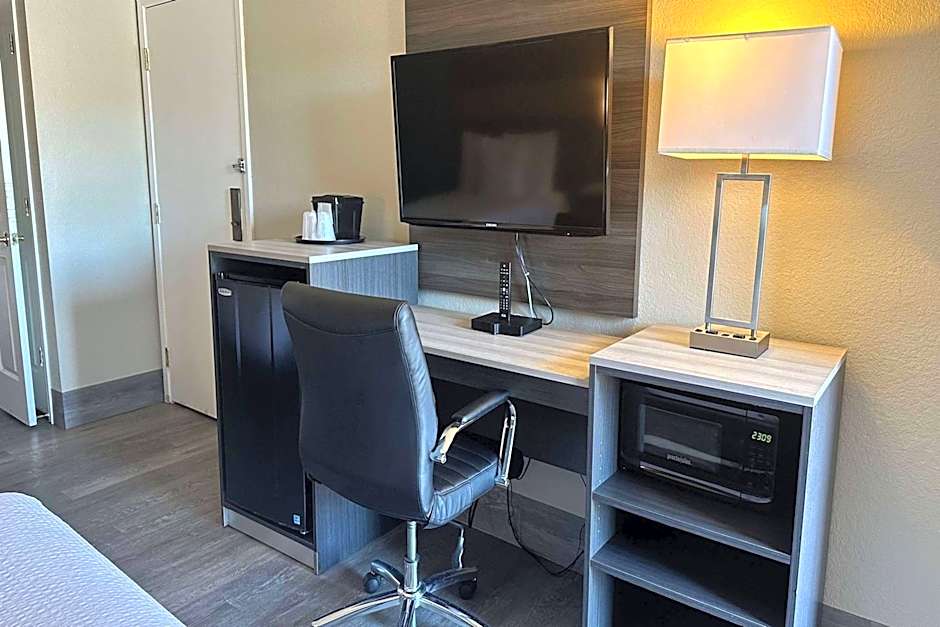 Days Inn by Wyndham San Diego Vista