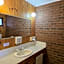 Country Roads Motor Inn