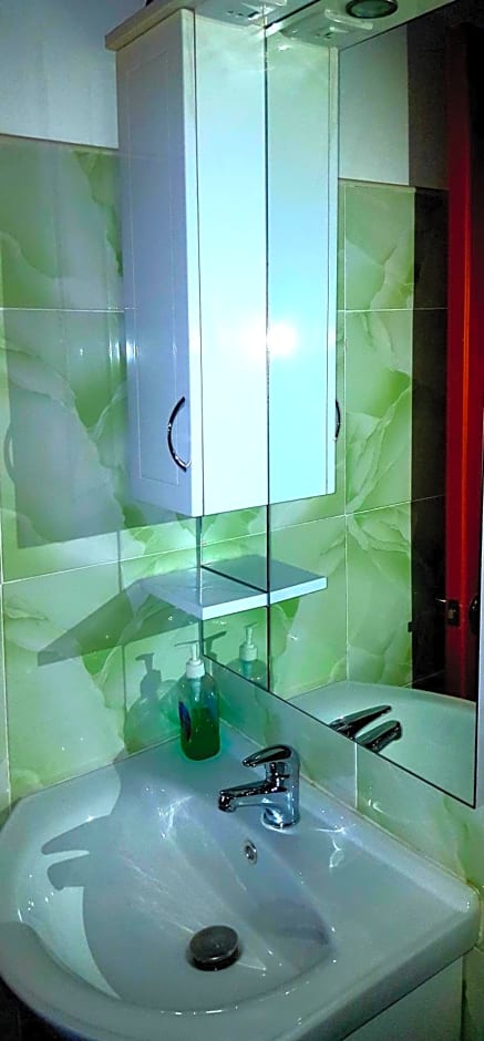 MJ Room Rental Mahogany