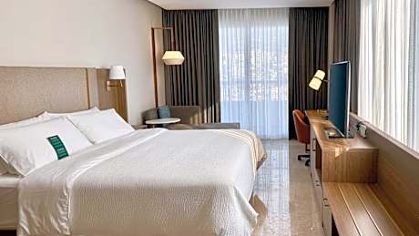 Standard King Room with City View - Corner - Top Floor