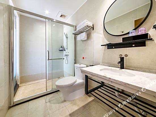 Baowan Hotel (Guangzhou Shangxiajiu Changshou Road Subway Station)